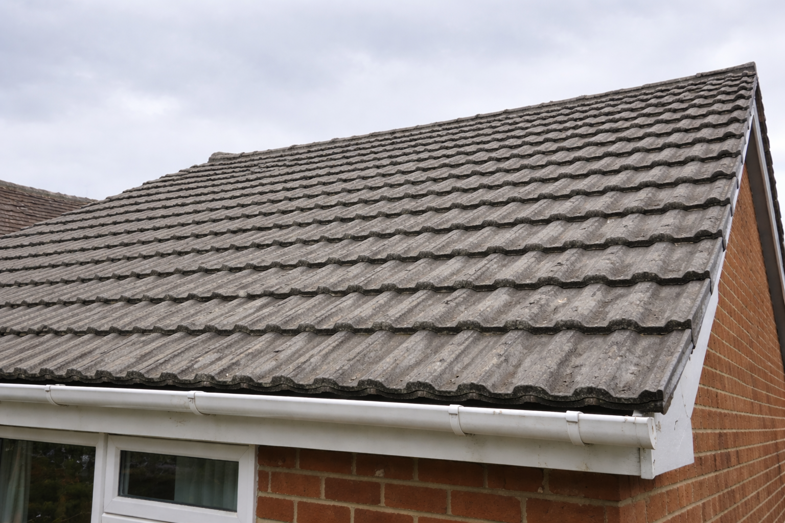 After - Moss-free clean roof